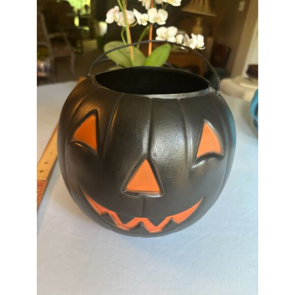 Vintage 7.5" Black and Orange General Foam Plastic Pumpkin Halloween Bucket - Picture 1 of 6